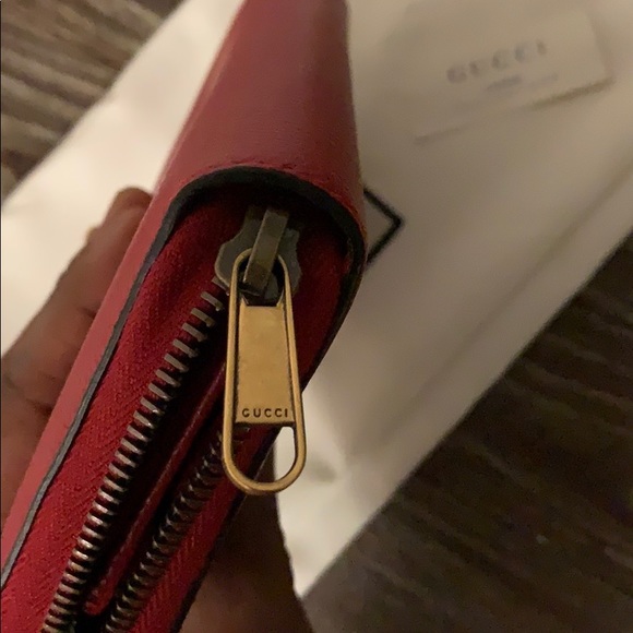 Gucci Red logo Zip-Around Wallet *One small flaw* - Picture 6 of 8